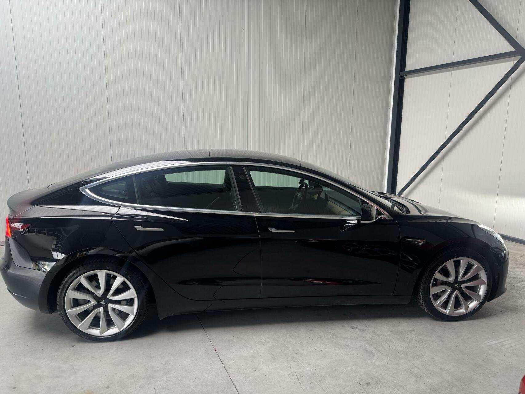 Foto del TESLA MODEL 3 GRAN AUTONOMÍA