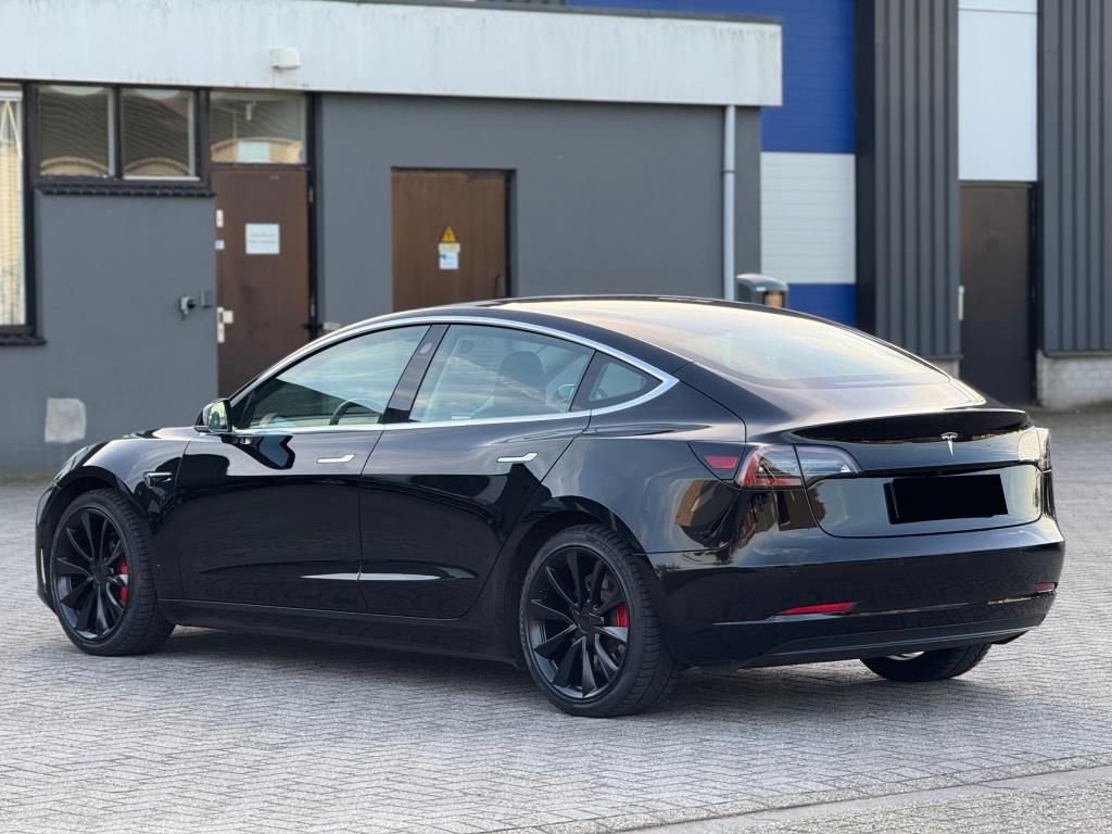 TESLA MODEL 3 GRAN AUTONOMÍA