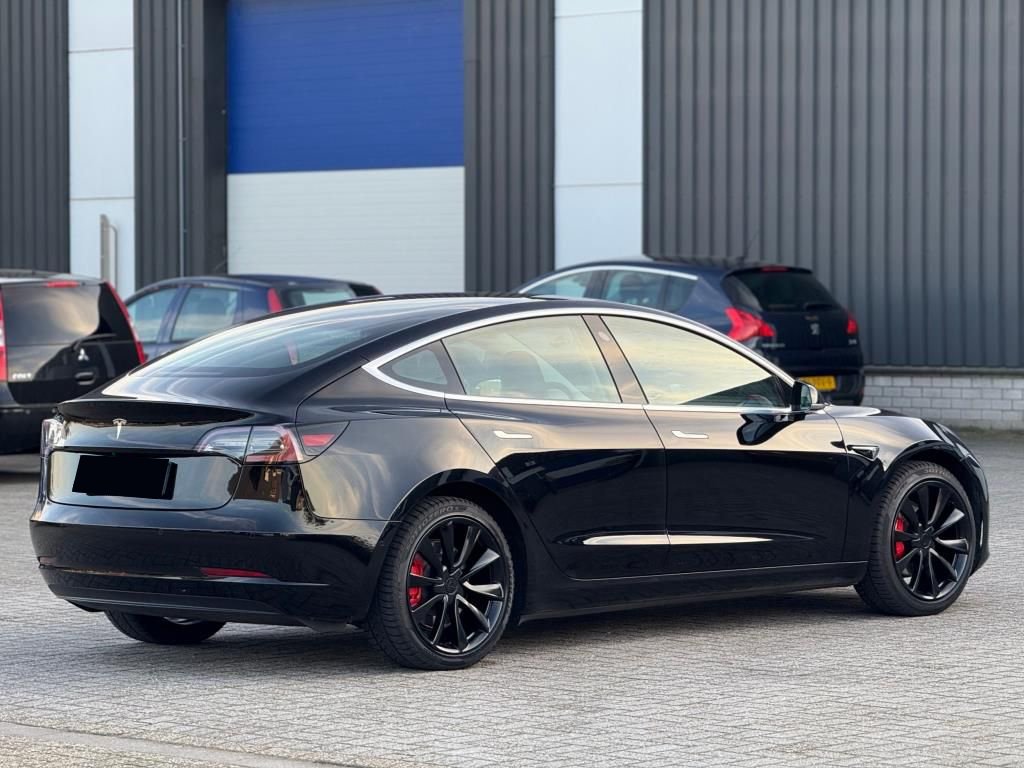 Foto del TESLA MODEL 3 GRAN AUTONOMÍA