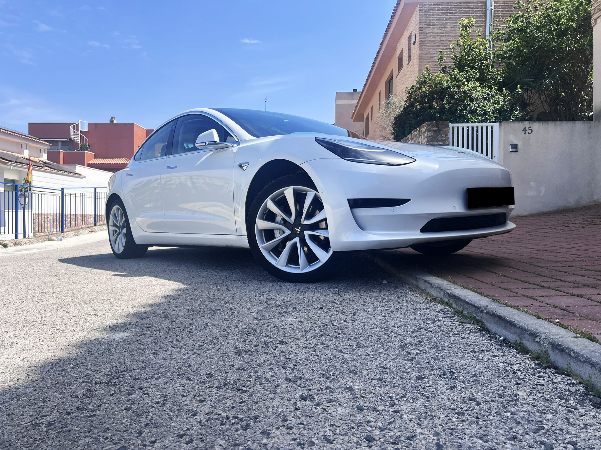 TESLA MODEL 3 STANDARD