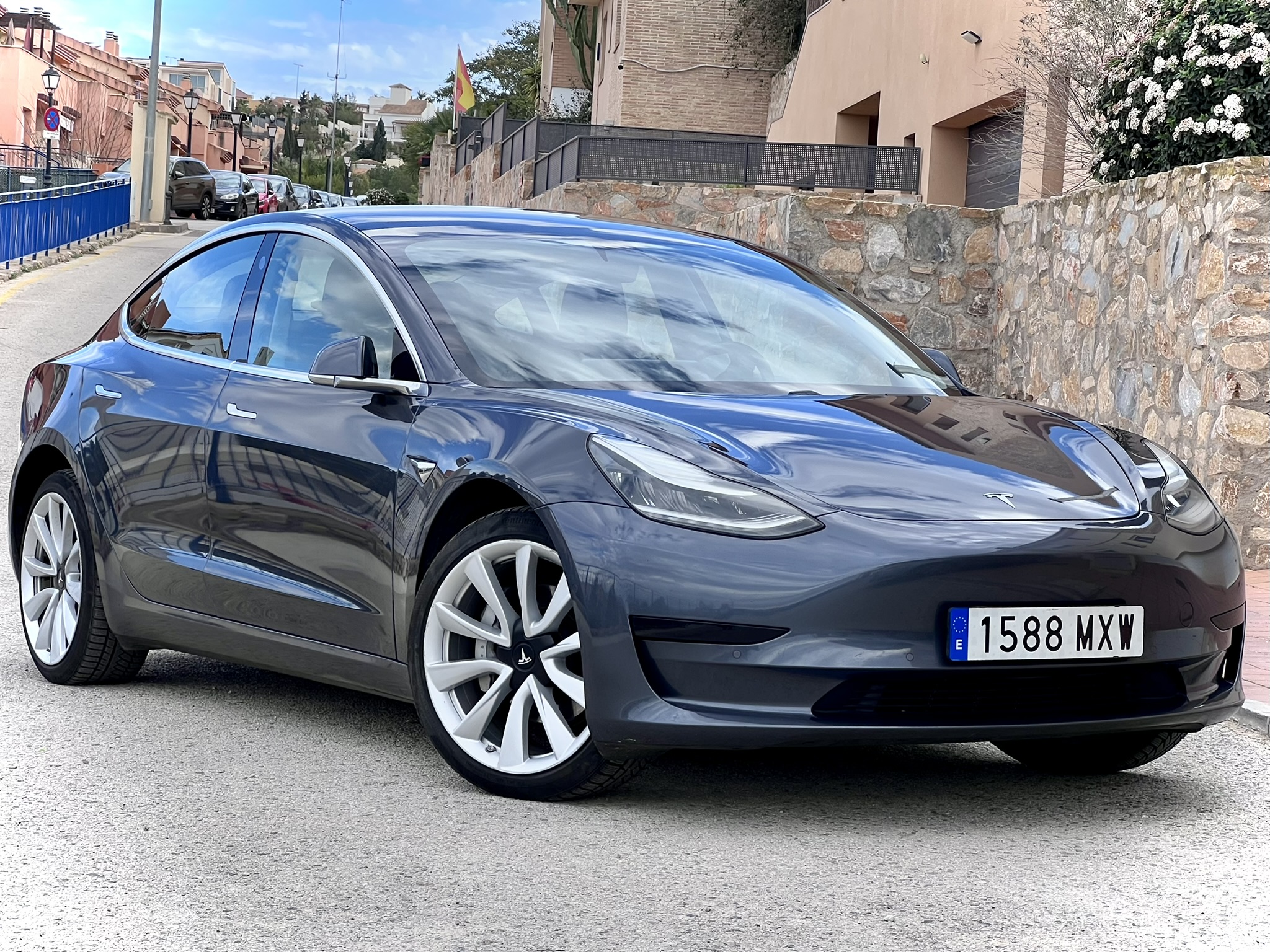 TESLA MODEL 3 STANDARD RANGE